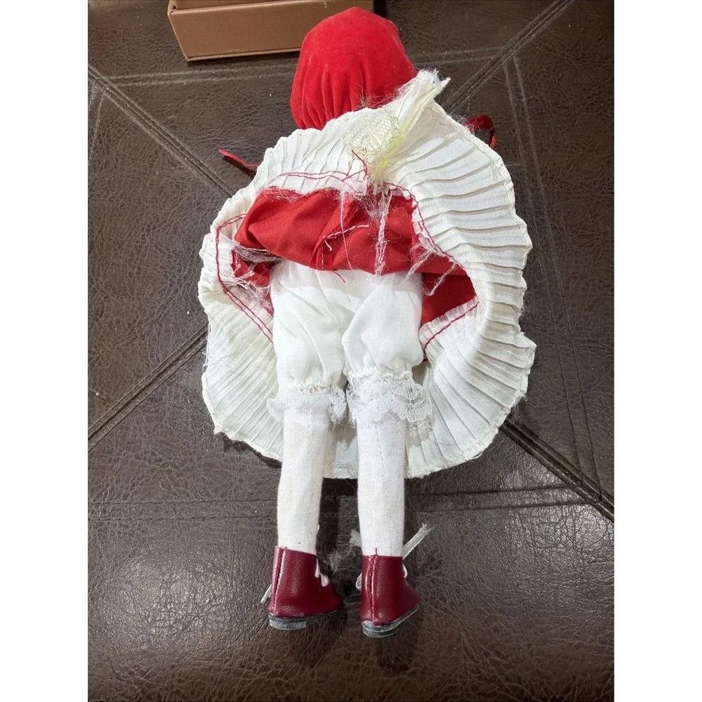 Yuletide Treasures add touch